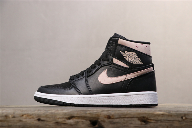 闪电倒钩aj1价格,火了一年的aj1热度是否依旧