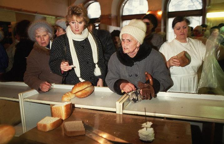 苏联解体后，俄罗斯人民过得幸福吗？美国的行为说明了一切！