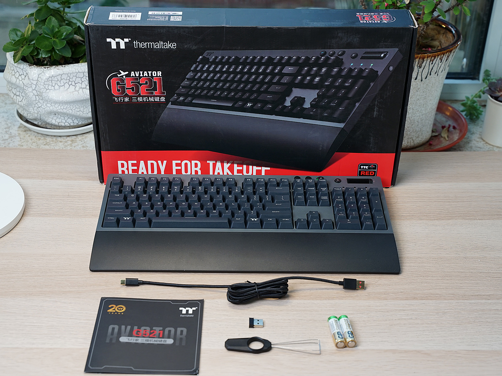 秀桌面：送老婆RGB全家桶PC，钱都花在光效上的感觉真棒