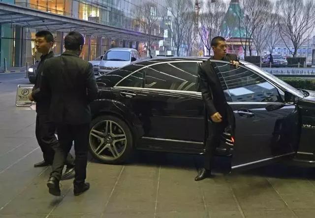 「故事」绑了一个200斤的壮汉，他却哭着对我说谢谢