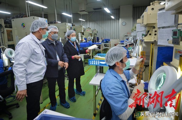 关键时刻奋勇冲上去,关键时刻冲上去危难关头豁出来