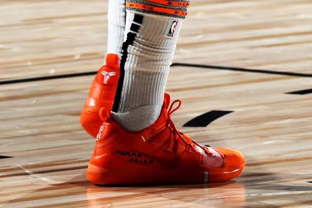 nba球员詹姆斯球鞋上脚,nba球星上脚球鞋詹姆斯18