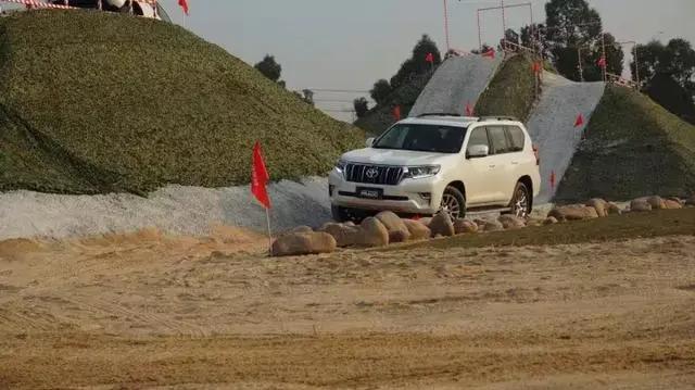 疯狂的陆巡,丰田陆巡霸道酷路泽