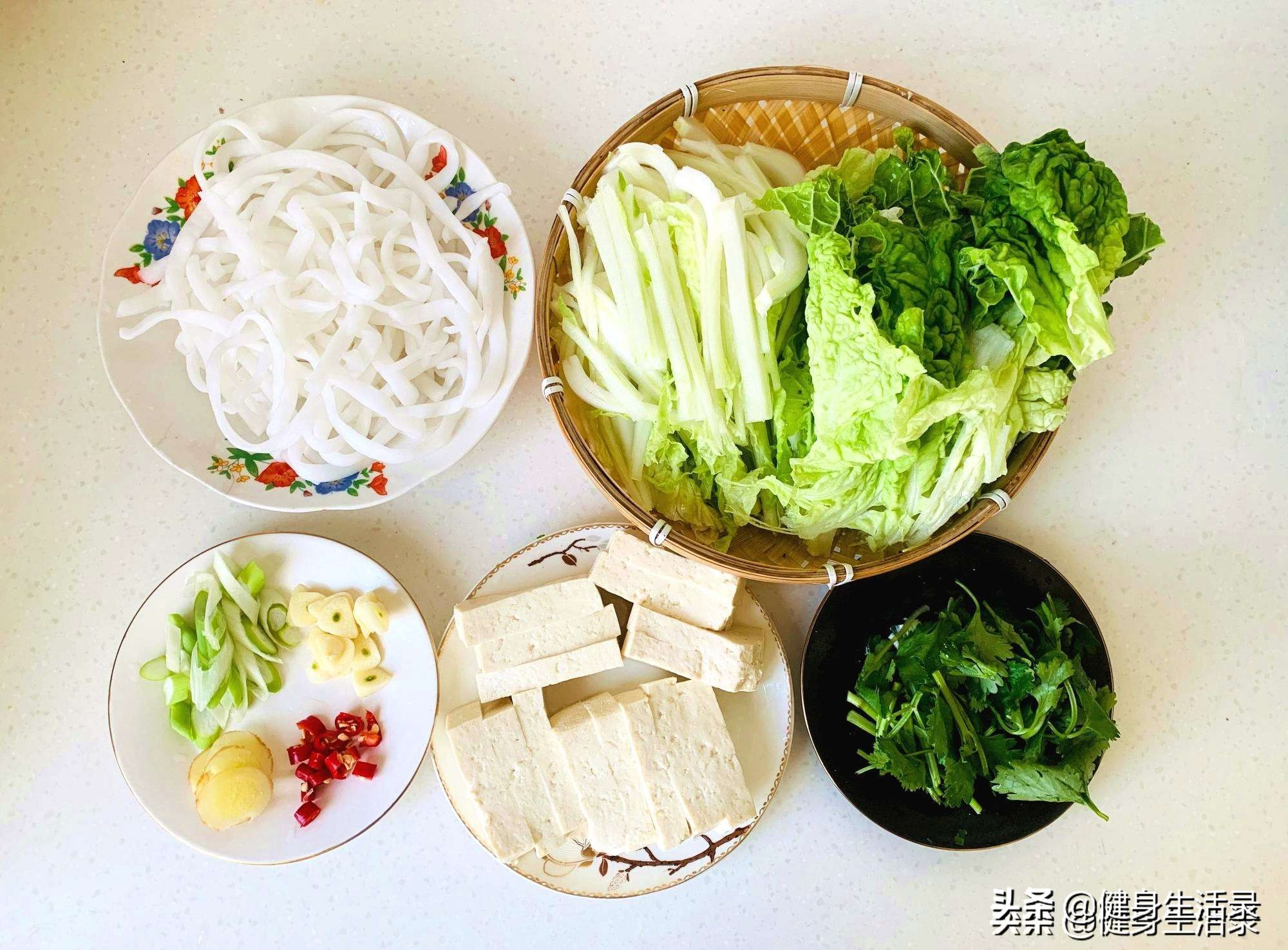 冬日砂锅炖白菜,用砂锅炖白菜搭配什么好吃