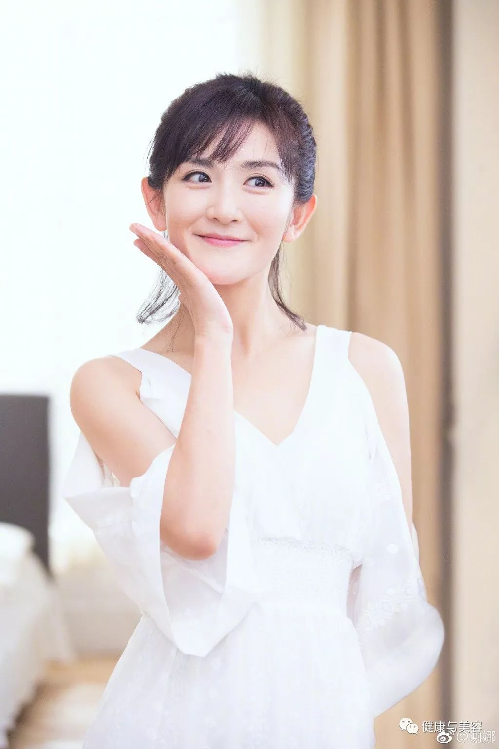 谢娜示范瘦脸操，5秒钟按压操消除法令纹！