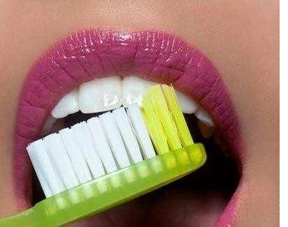 爱笑的人牙黄怎么办,爱笑的人牙齿会很白