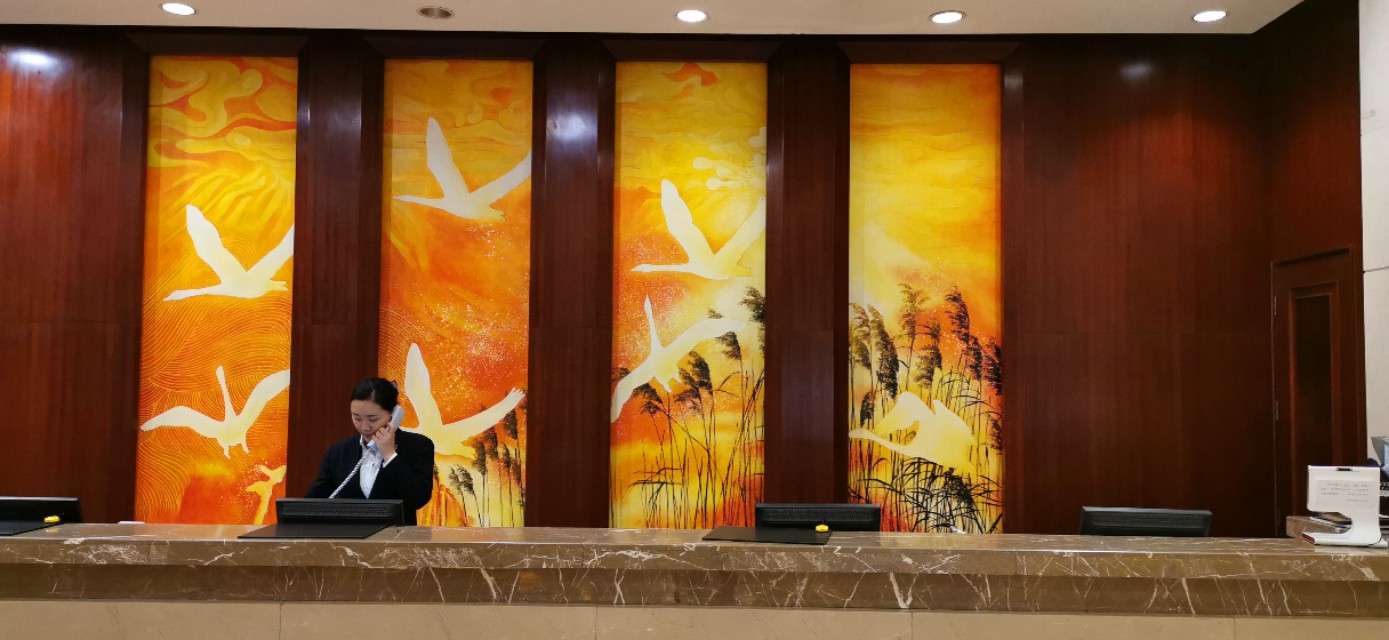 三门峡天鹅湖大酒店,天鹅湖大酒店附近商业街