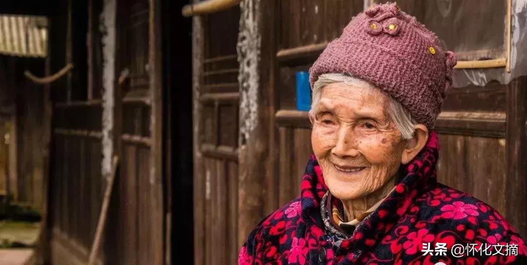 千年古苗寨老家寨全景,贵州千户苗寨农户家