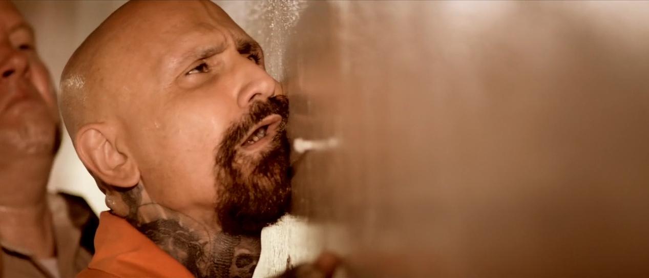 《人体蜈蚣系列》:从全彩到黑白默片重口味背后的荒诞剧情