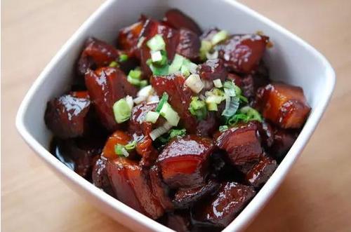 传统家常红烧肉不用酱油熬糖色,用红烧料做红烧肉不用啤酒