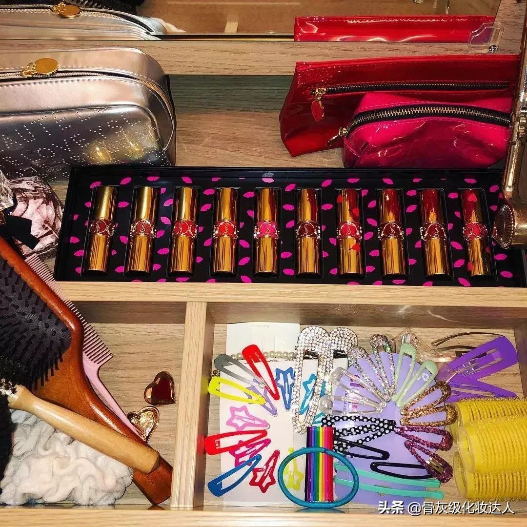 泫雅巅峰时期黑发红唇,泫雅深绿色