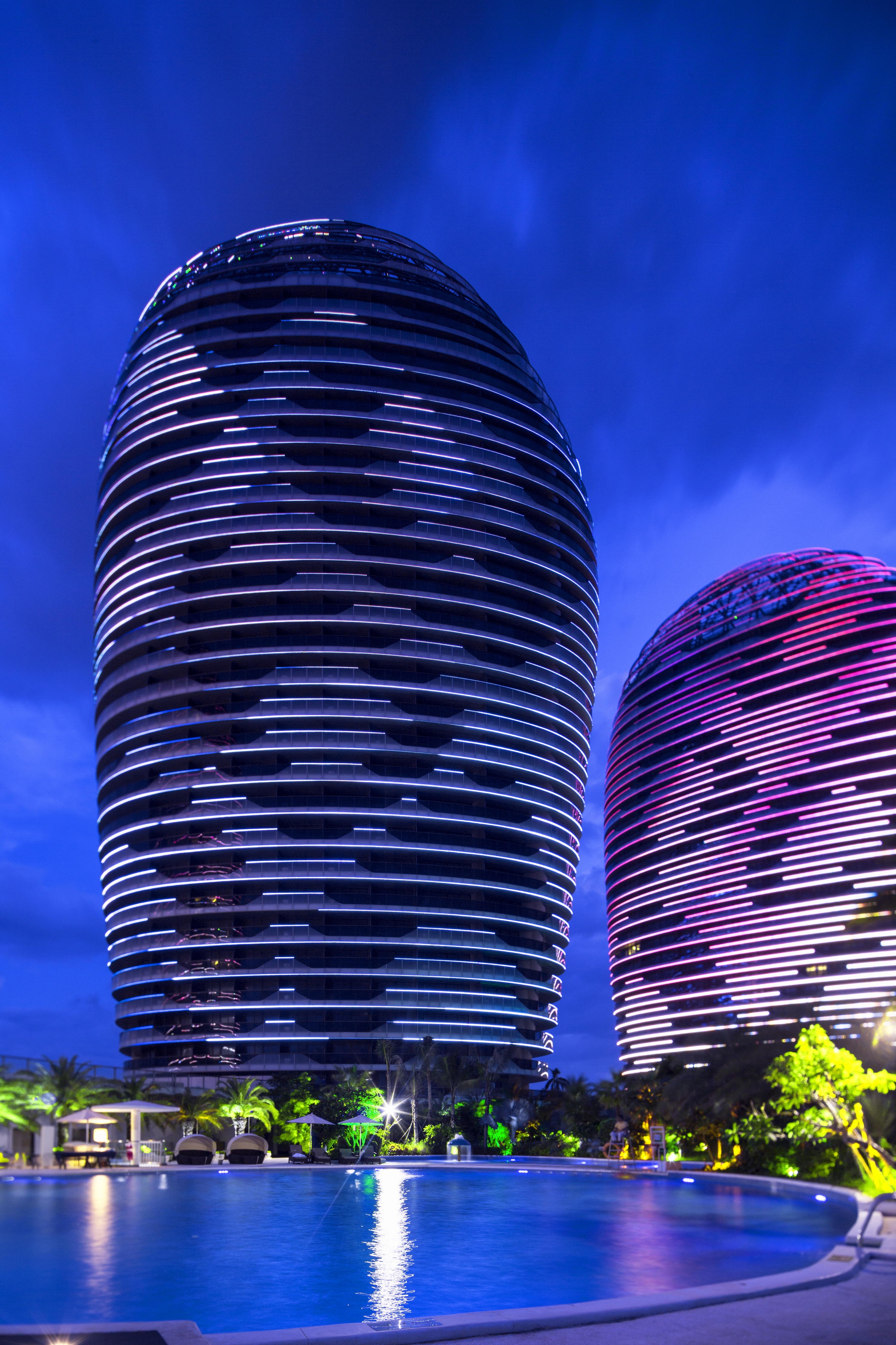 海南和迪拜对比,三亚能否成为中国的迪拜