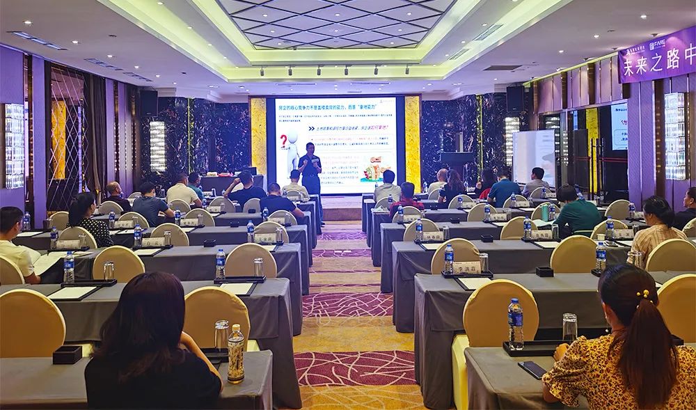 李忠:用钢笔记录粉笔