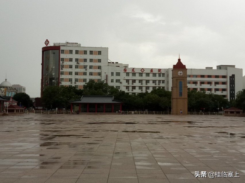 诗兄说：夏雨洗城无人赏-银川南门广场的寂寥，还记得它的喧嚣吗