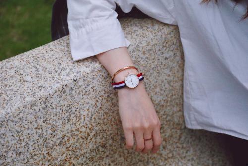 春夏极简穿搭“秒”变时髦精的秘诀