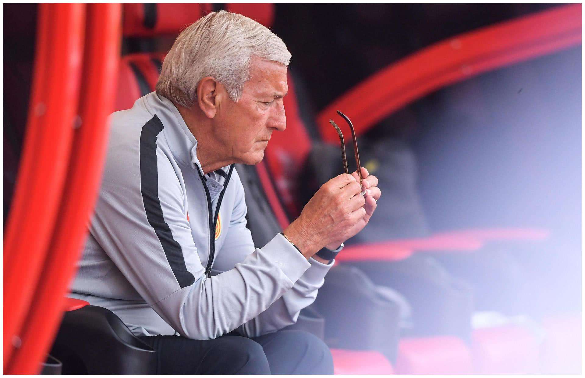 恒大为足球投资了多少钱,恒大为中国足球付出视频