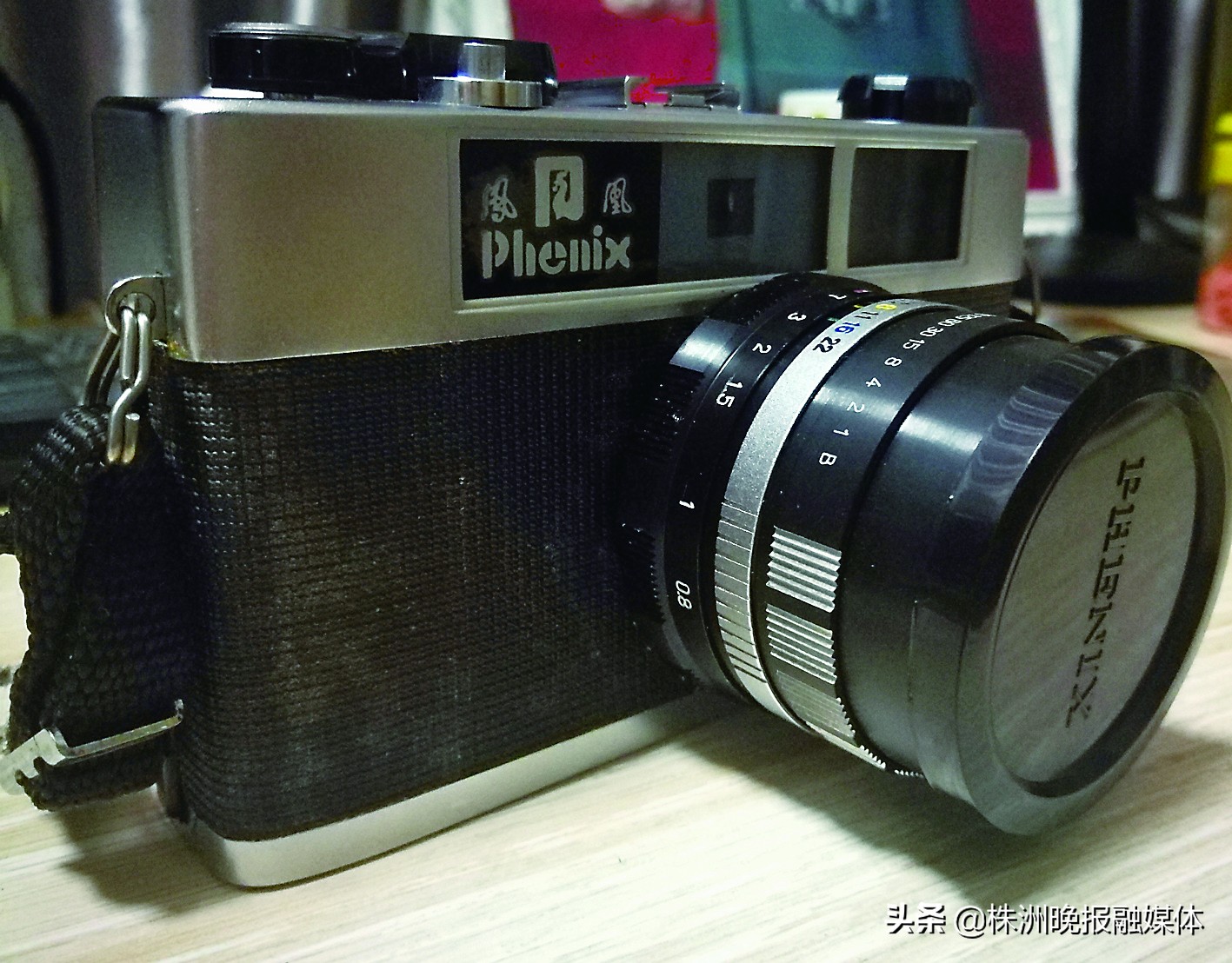 上世纪80年代初他花近3月工资买下一台凤凰相机，有同事说“这小伙子不会过日子”