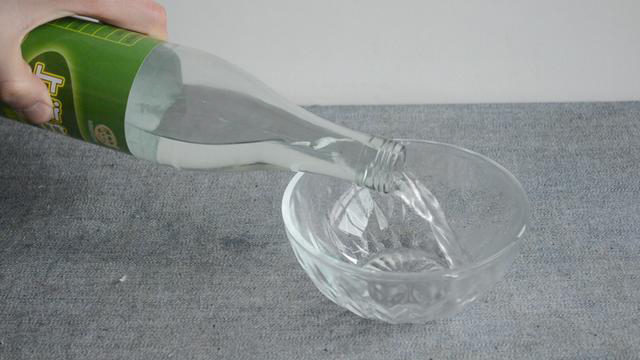 怎样清除衣服上的记号笔笔迹,衣服上被笔画过怎么洗掉