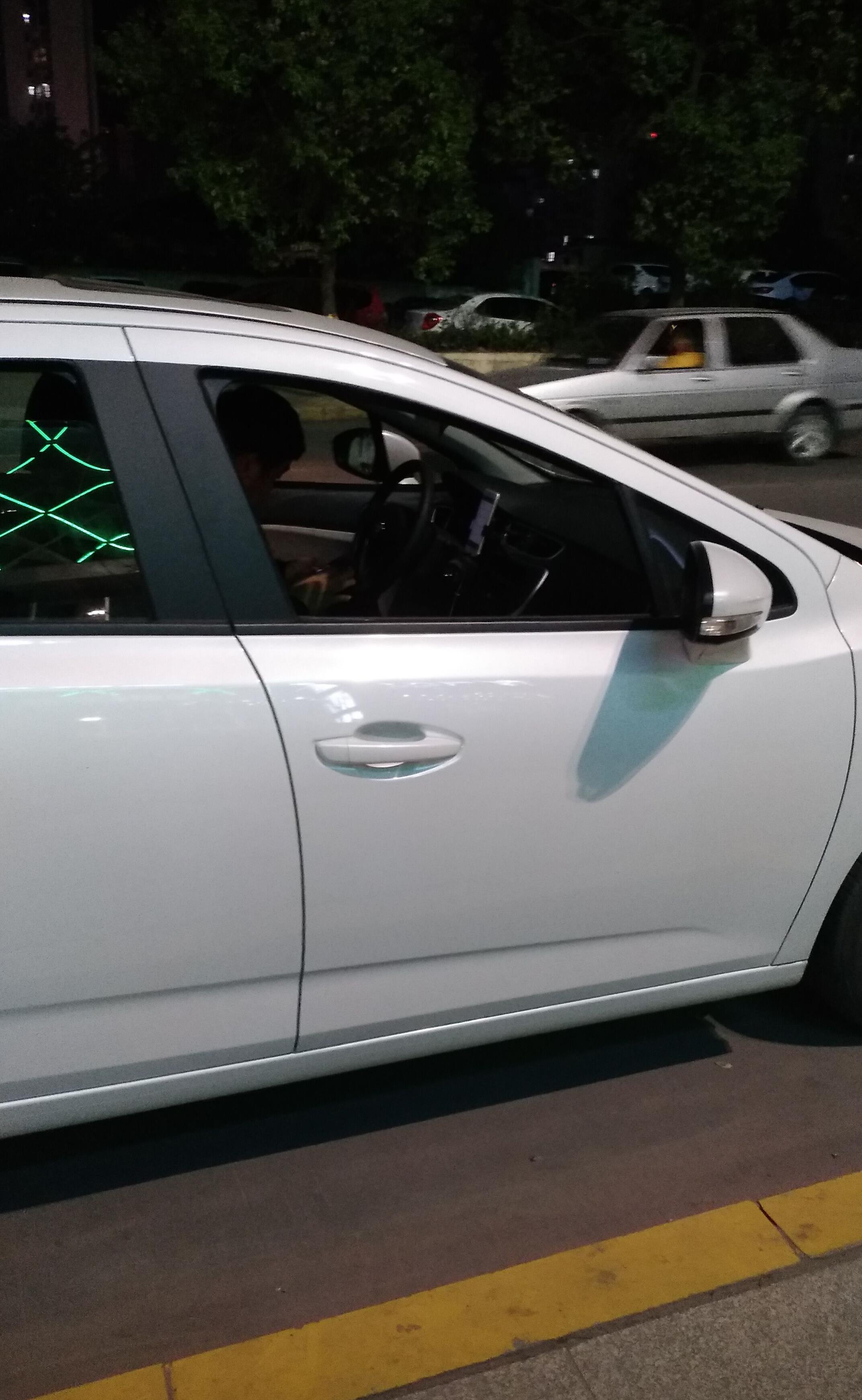 油价上涨了还跑滴滴,油价涨到8块多了