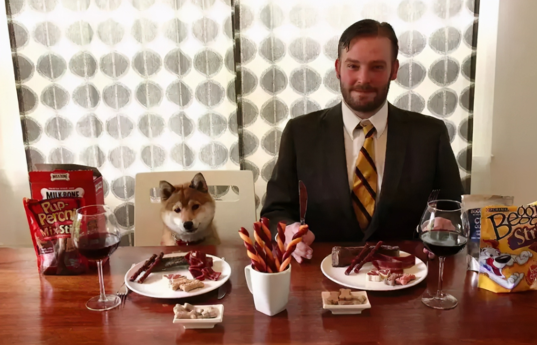 闻屁、吃狗粮竟年入几十万？盘点那些匪夷所思的“多金”职业