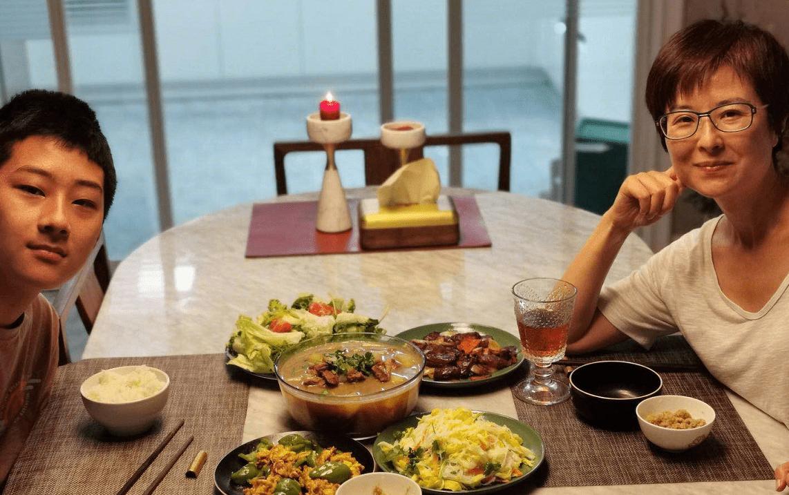 央视前主持人张泉灵近况,原央视主持人张泉灵现状