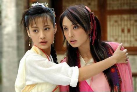 先被43万人看*处私**，后因坠楼树枝穿肺，今39岁的郑希怡涅槃重生