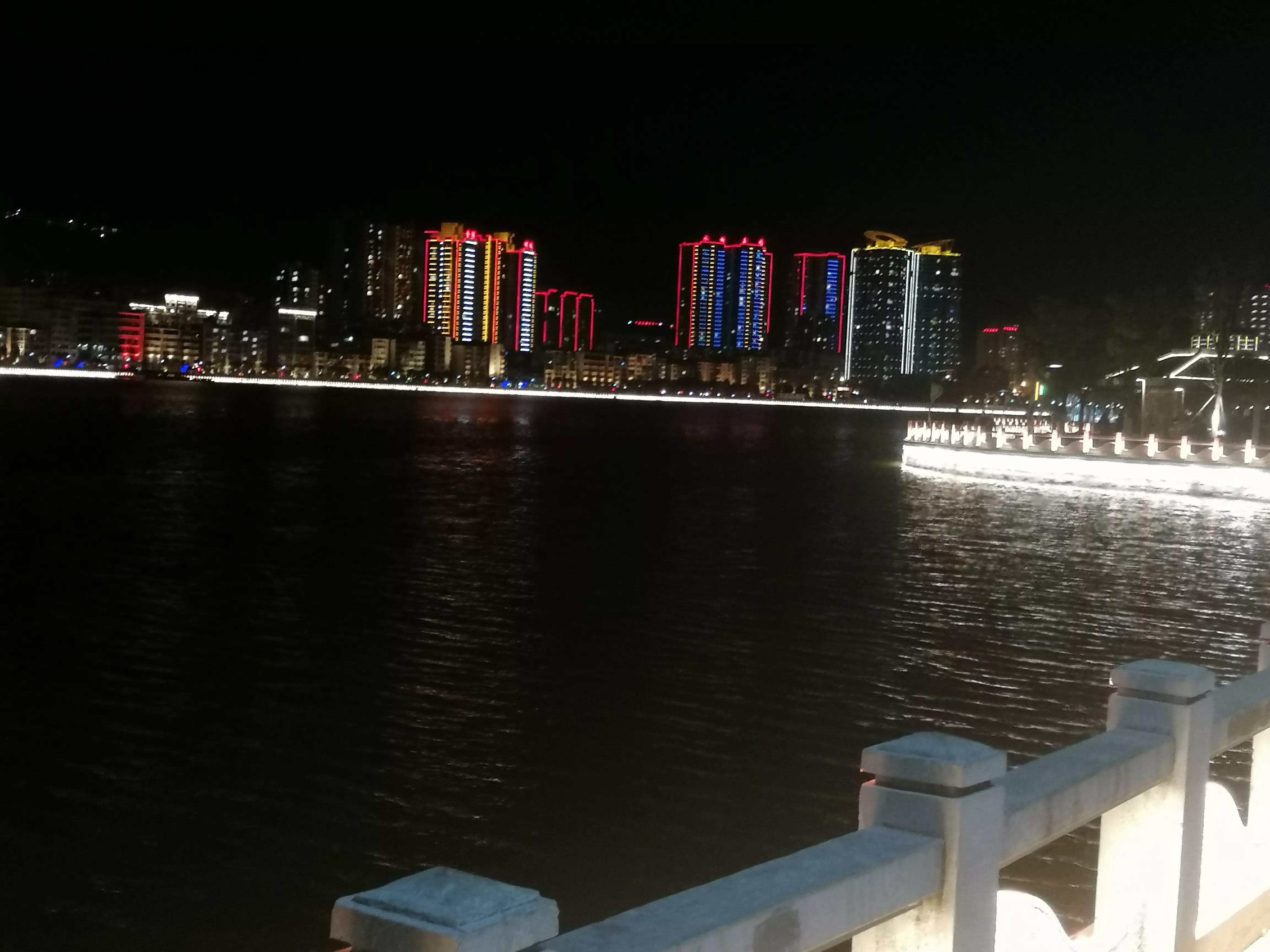 我的故乡云南一个四季如春的小城市—个旧