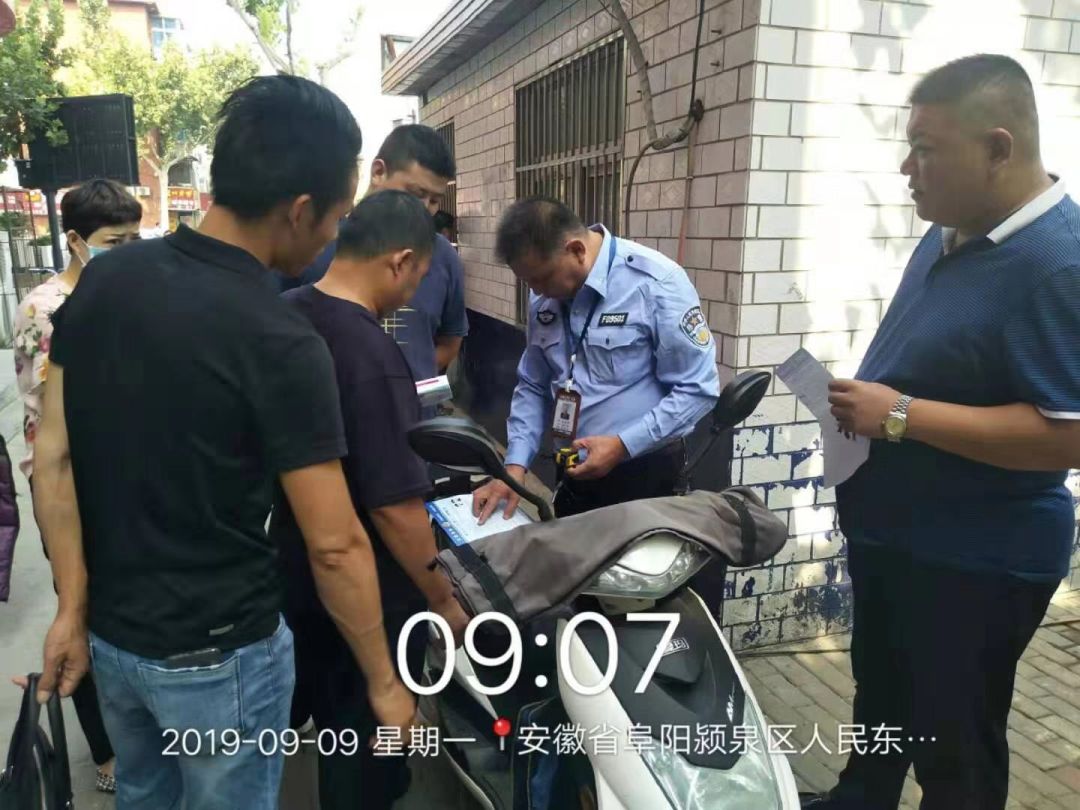 刚刚！皖KH0001！被这位美女拿到了