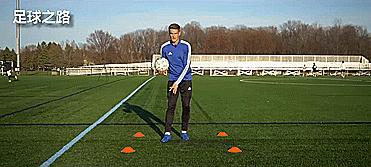 两分钟教你零基础颠球,如何练单脚旋转颠球