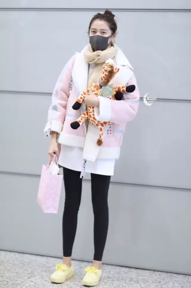 冬天气质淑女型穿搭,穿清冷慵懒风衣服