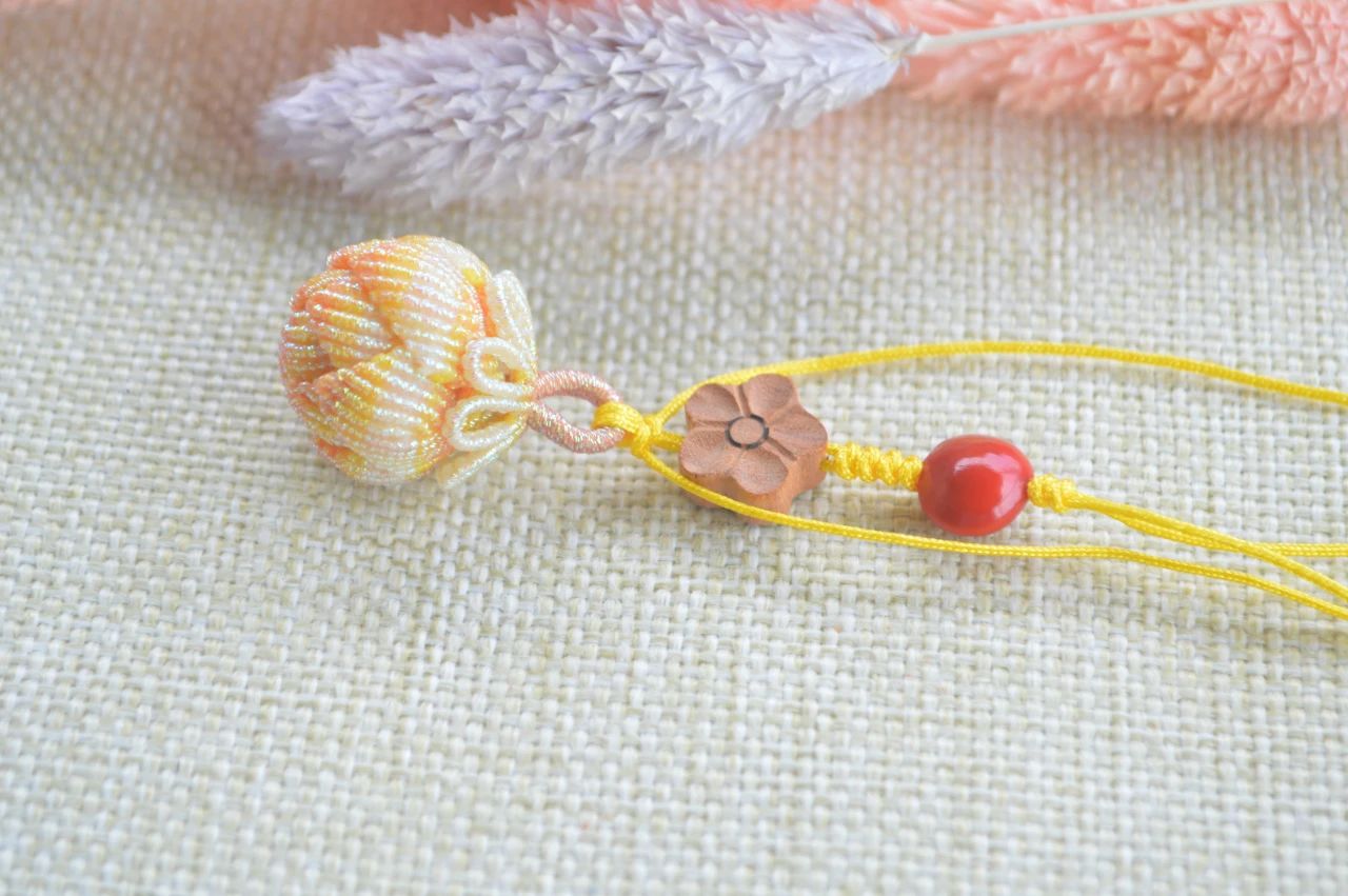 教大家编织一款手机链,手机链编织教程简单好看