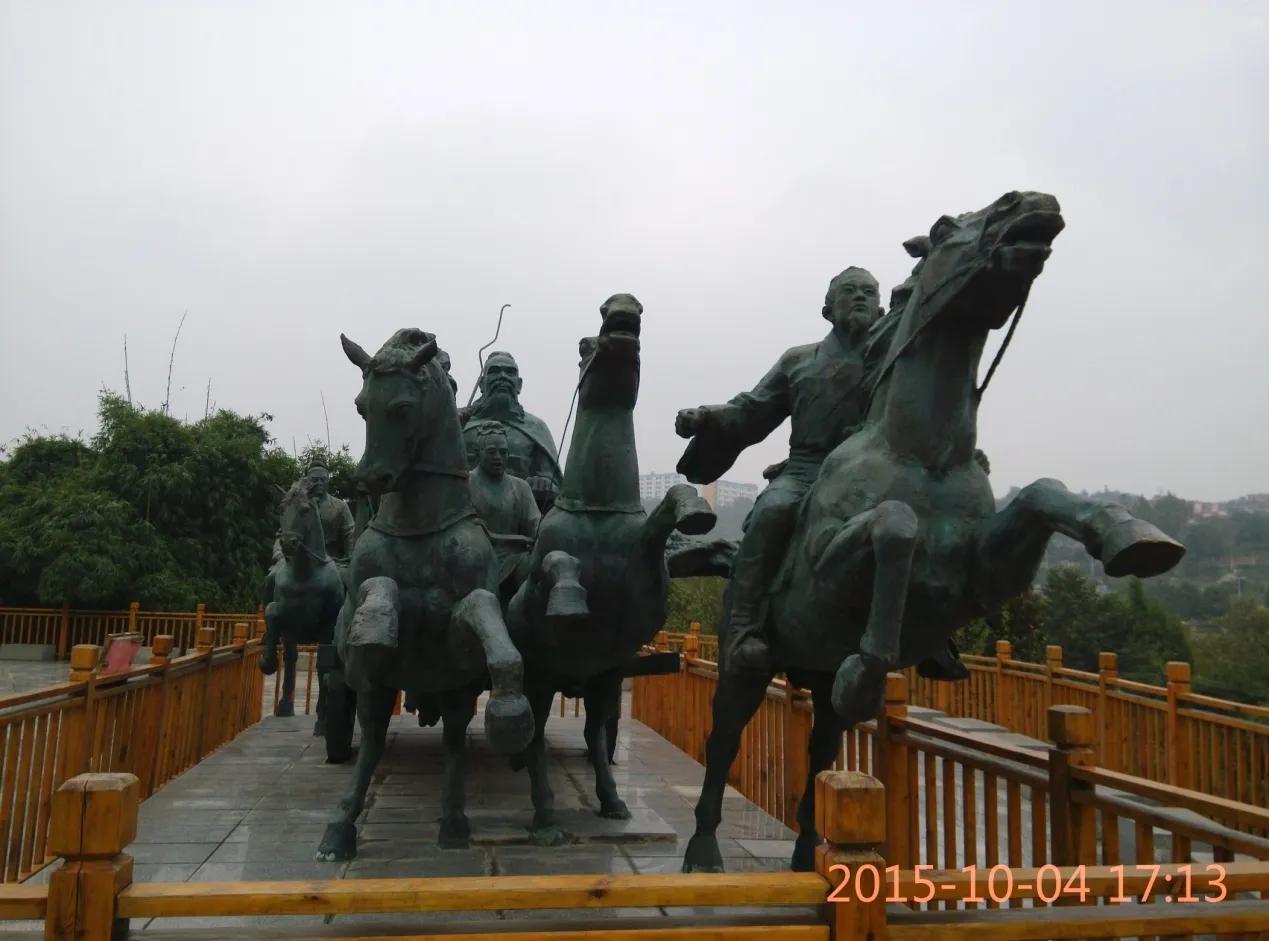 黄果树荔波小七孔苗寨镇远两日游,千户苗寨梵净山黄果树三日游