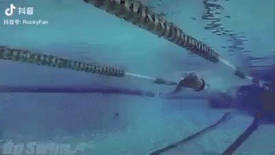 初学游泳有游泳圈,初学游泳浮起来了游不走