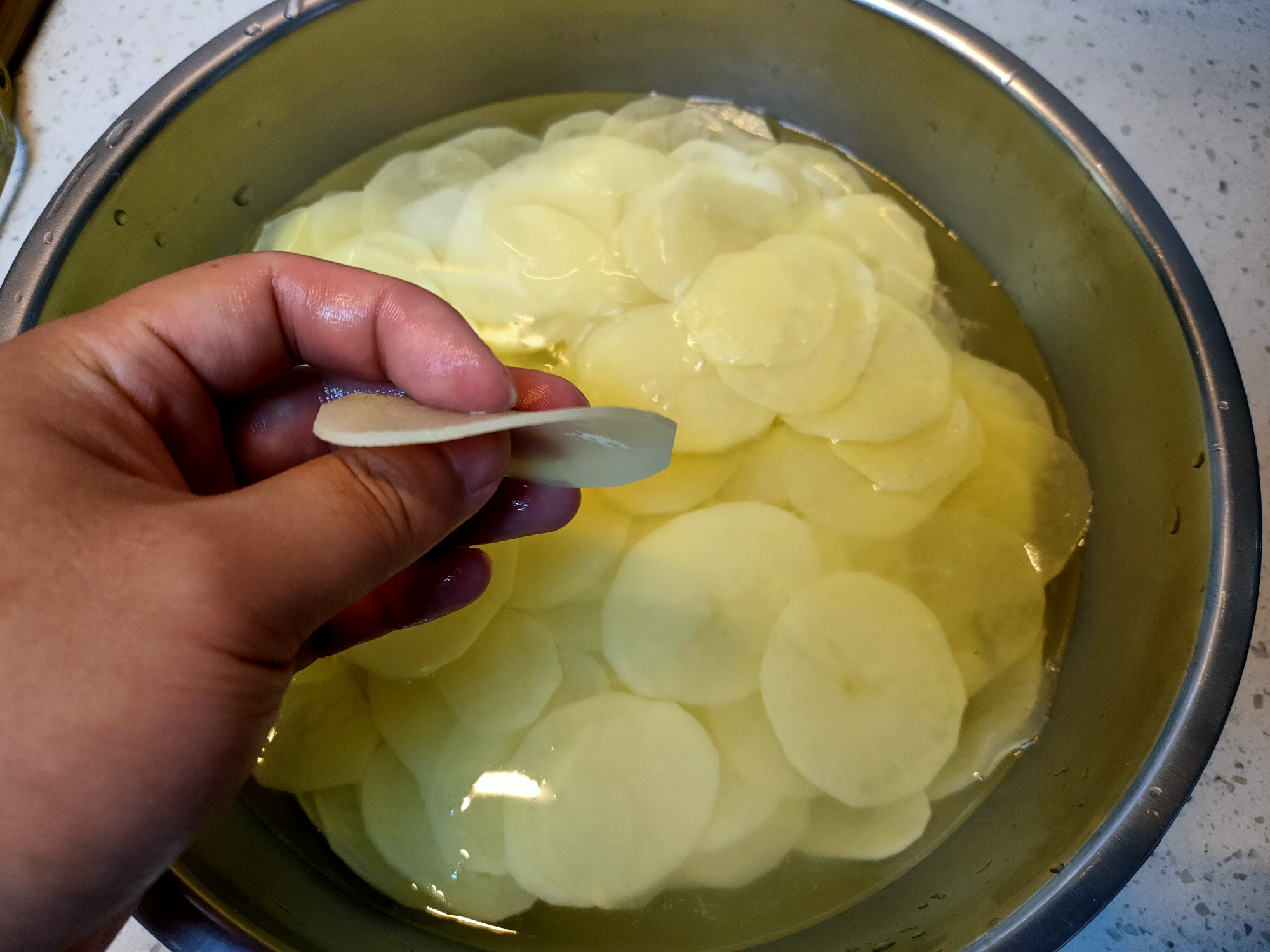 土豆怎样炸薯片又脆又好吃,炸薯片土豆片怎么切片