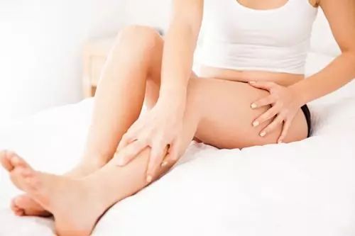 腿上毛孔粗大怎么治,腿上毛孔泛红粗大如何改善