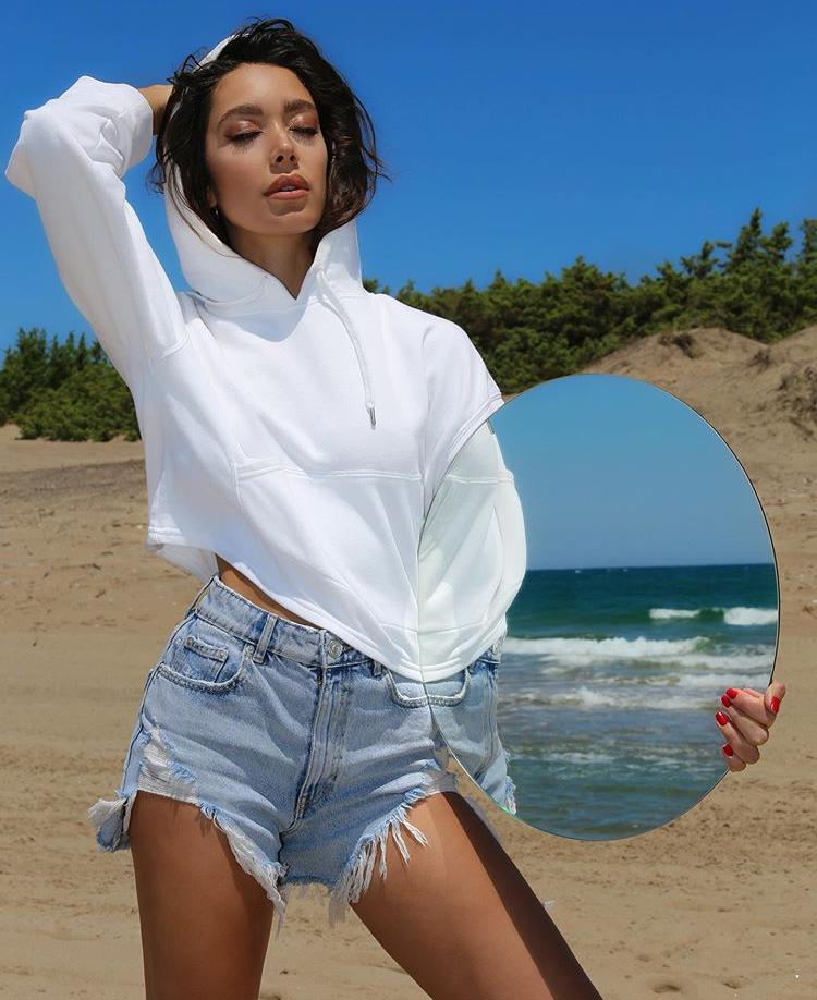 夏天薄款牛仔短裤,怎样选择牛仔短裤显瘦