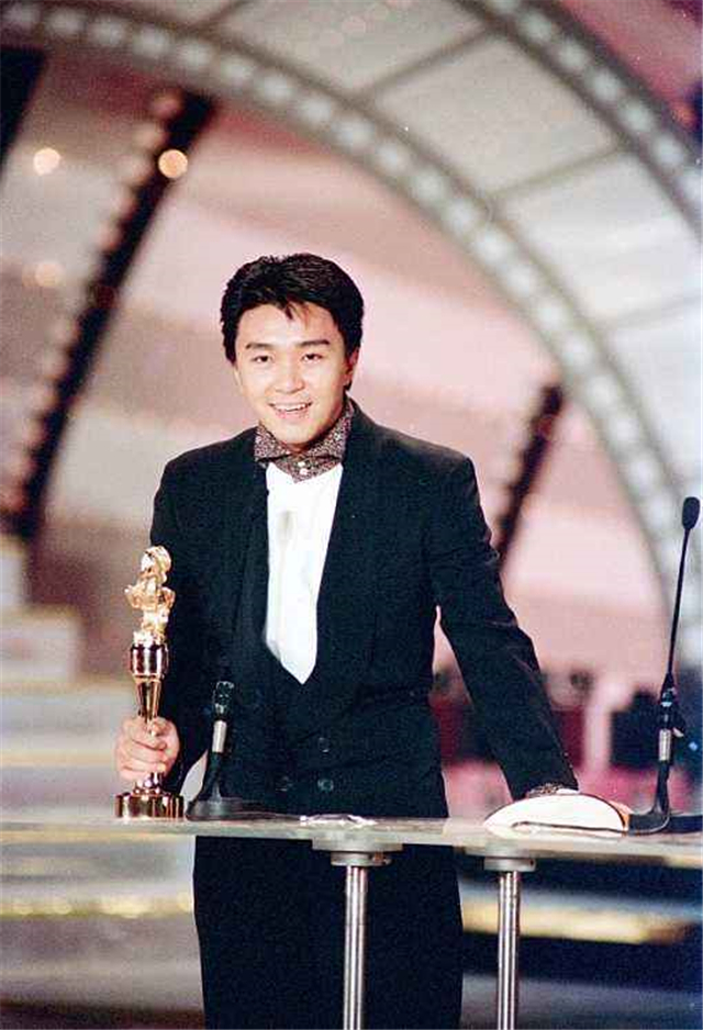 周星驰为何只拿过一次金像奖,周星驰拿过几次影帝