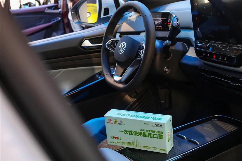 这个国庆节，上汽大众ID.家族用志愿红表达心中热爱