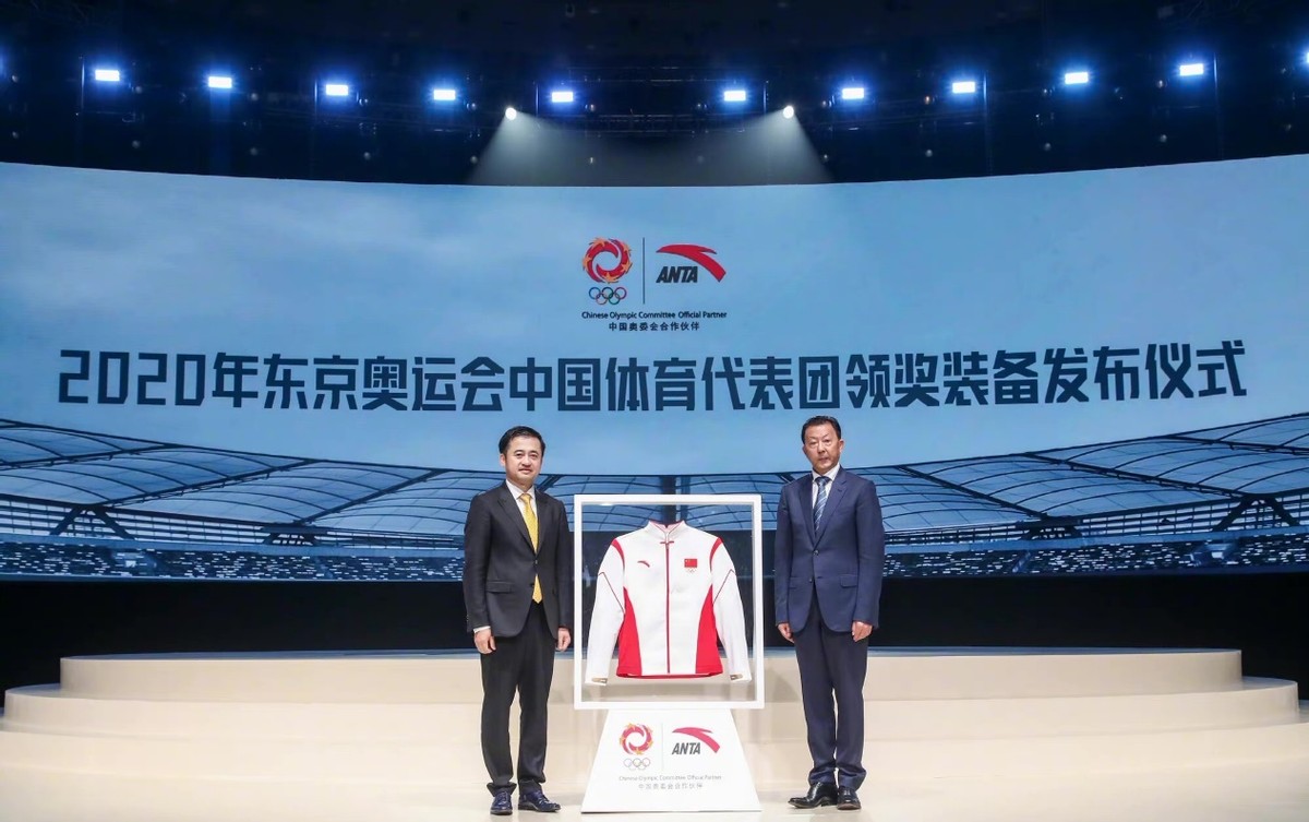 关晓彤礼服现身,高端黑色礼服关晓彤