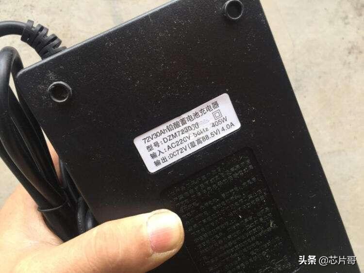 用劣质的充电器给电动车充电,劣质电动车充电器对电路的危害