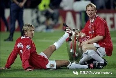 碧咸圆月弯刀,圆月弯刀蓝白玫瑰