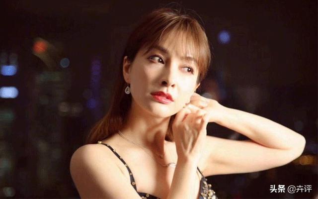 吴昕带货开肩衣服,一件t恤才400