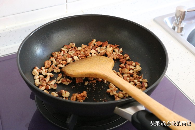 教你黑芝麻养生又简单的吃法,黑芝麻怎么做芝麻丸简单