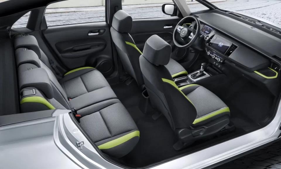 *四代第**飞度导购:买潮享还是潮越,这是个难题