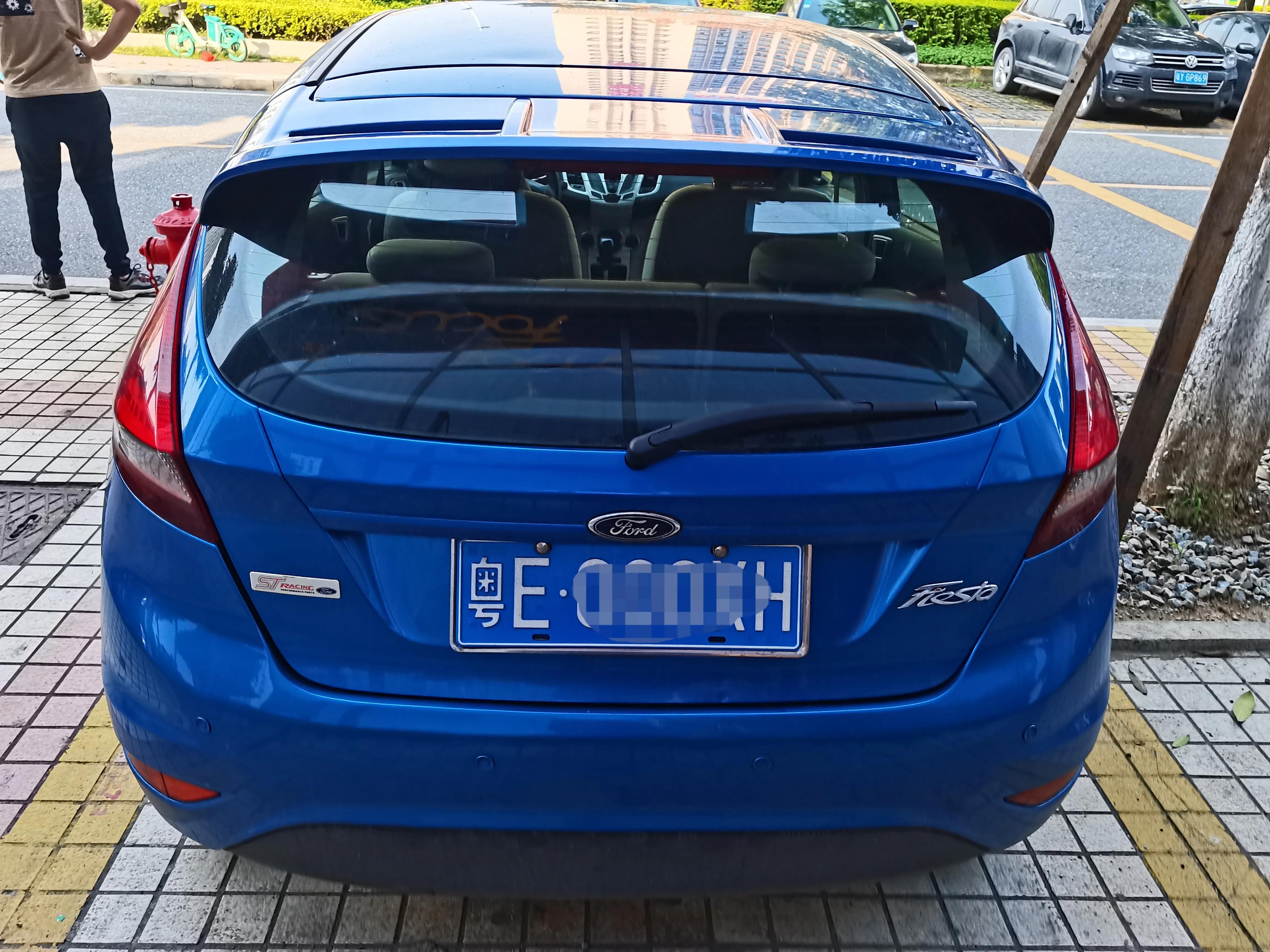 福特嘉年华两厢vs三厢,爱不释手的福特嘉年华