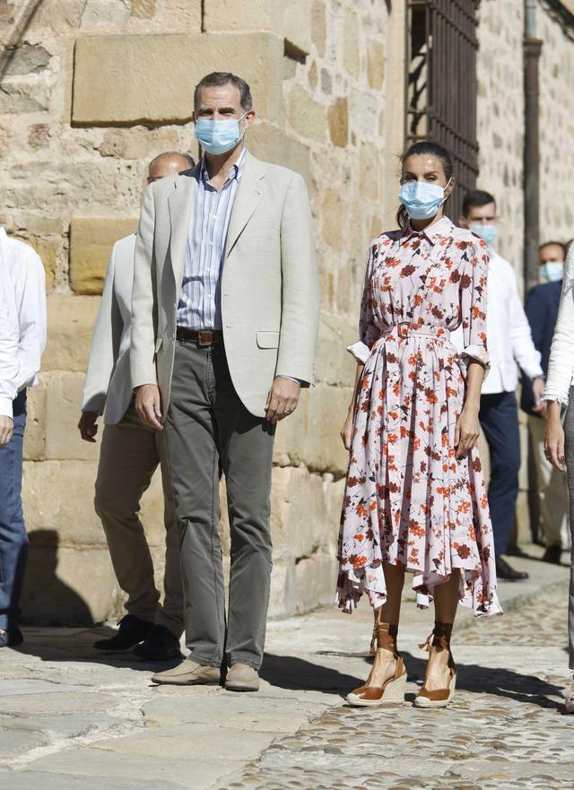 莱蒂齐亚时尚穿搭最新,王后莱蒂齐亚惊艳西装