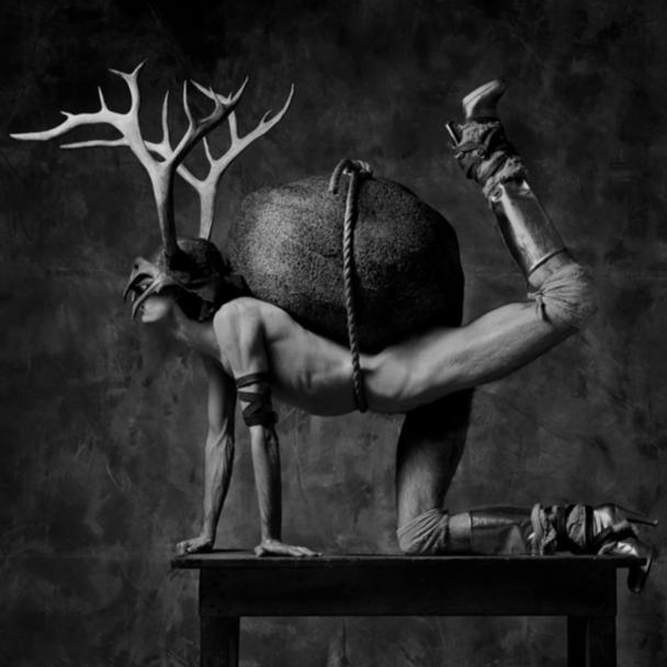 展评|埃文·奥拉夫:有着隐藏裂痕的完美世界