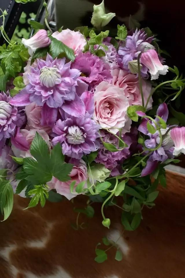 鲜花买回家一天就蔫了怎么办,鲜花拿回来瞬间就蔫了