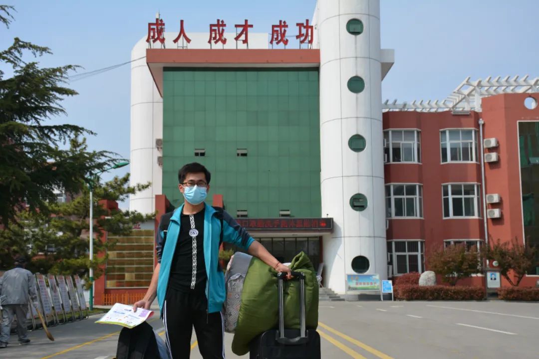 岱岳教体：共克时艰爱满人间，众志成城奋勇前行--*安泰**第四中学