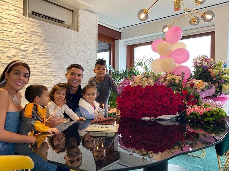 c罗小儿子帅照高清原图,c罗年轻的照片和儿子对比